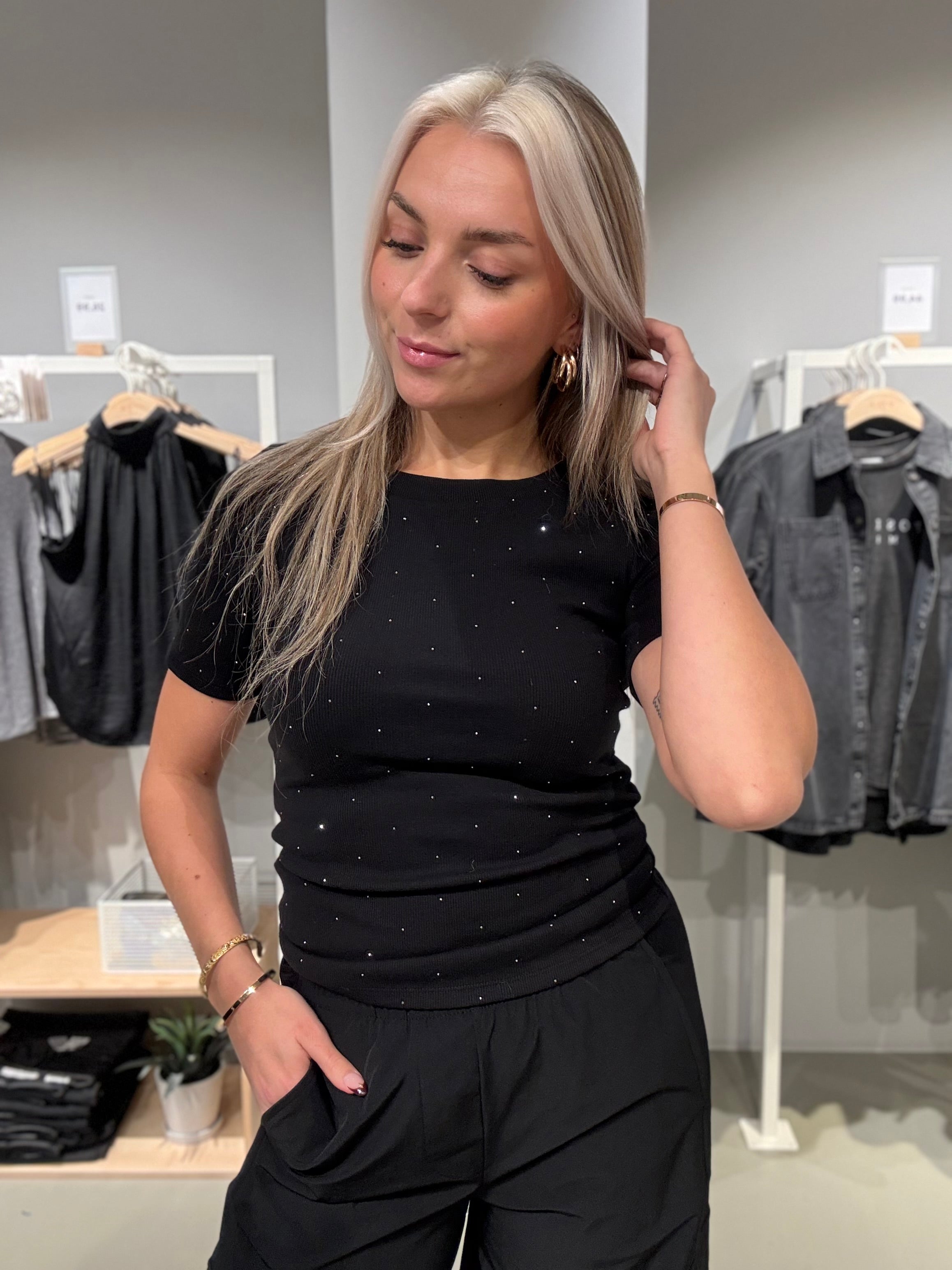 VILERNA Top - Black Beauty